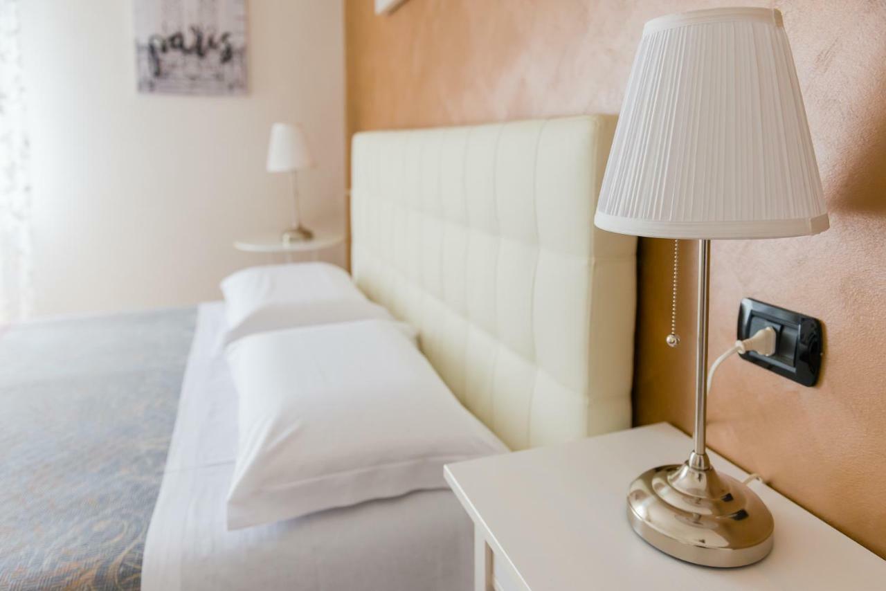 B&B Le City Монтесильвано Экстерьер фото